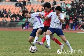 男篮传奇得分后卫曾对科比砍20分，800度近视神准投篮